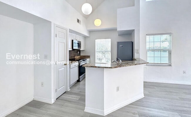 Photo - 9114 Lake Chase Island Way