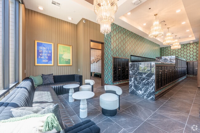 Wi-Fi Lounge & Mail Room