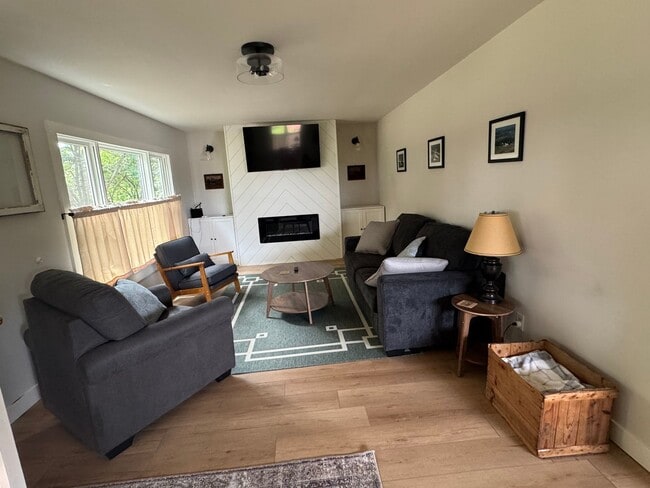 Photo - 4 Bedroom Updated Acreage