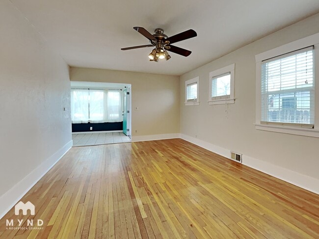 Photo - 4465 Meade St