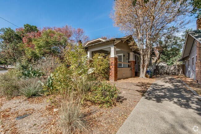 Building Photo - CHARMING 3-BEDROOM HOME IN MONTE VISTA