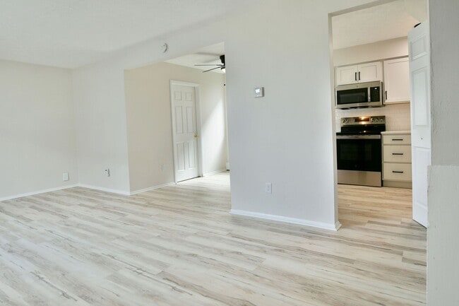 Photo - 72-78 S Roanoke Unit 76 Roanoke