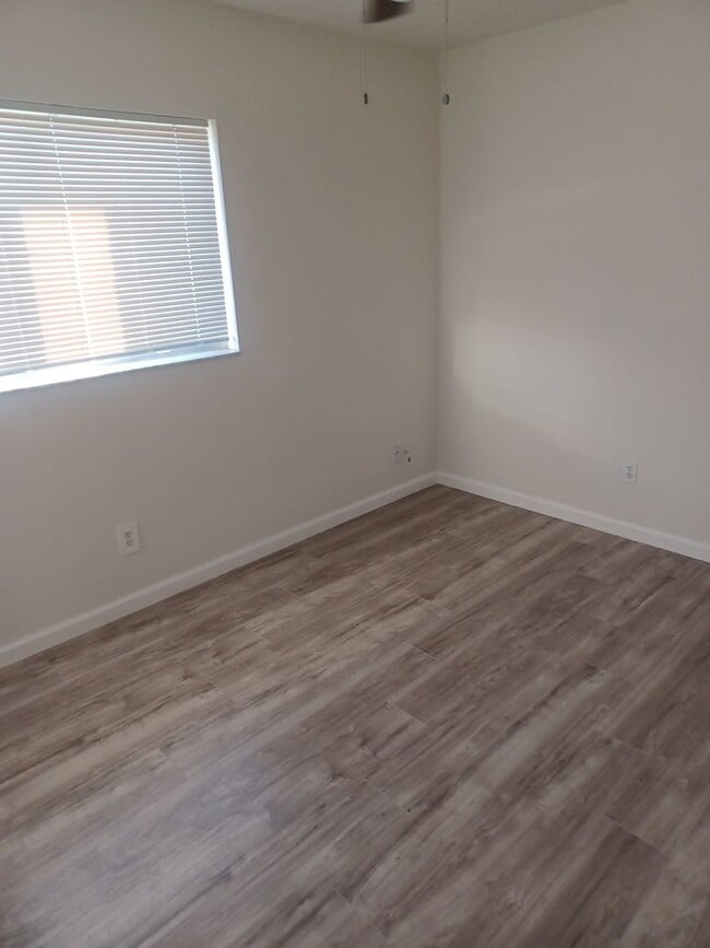 Photo - 3/2 Duplex w/ Garage.  Tenant occupied until 3/31/26. Unit 3615 Skyline Blvd