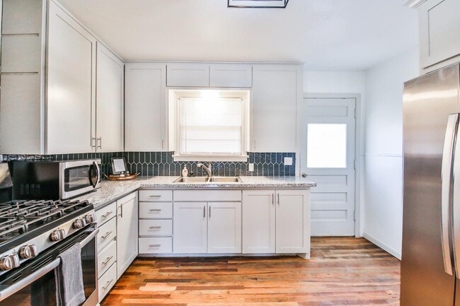 Photo - 3011 45th St