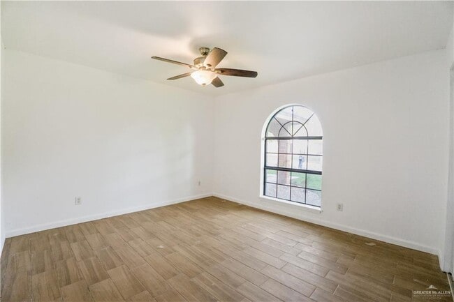 Photo - 9 Redbud Ave