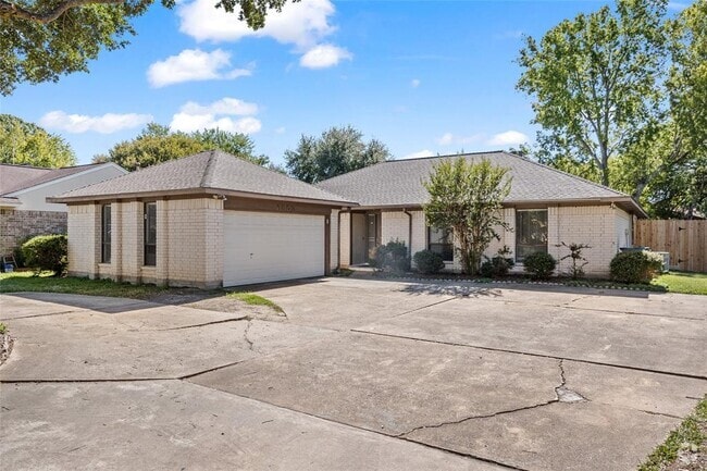 Building Photo - 6802 Vialinda Dr Rental