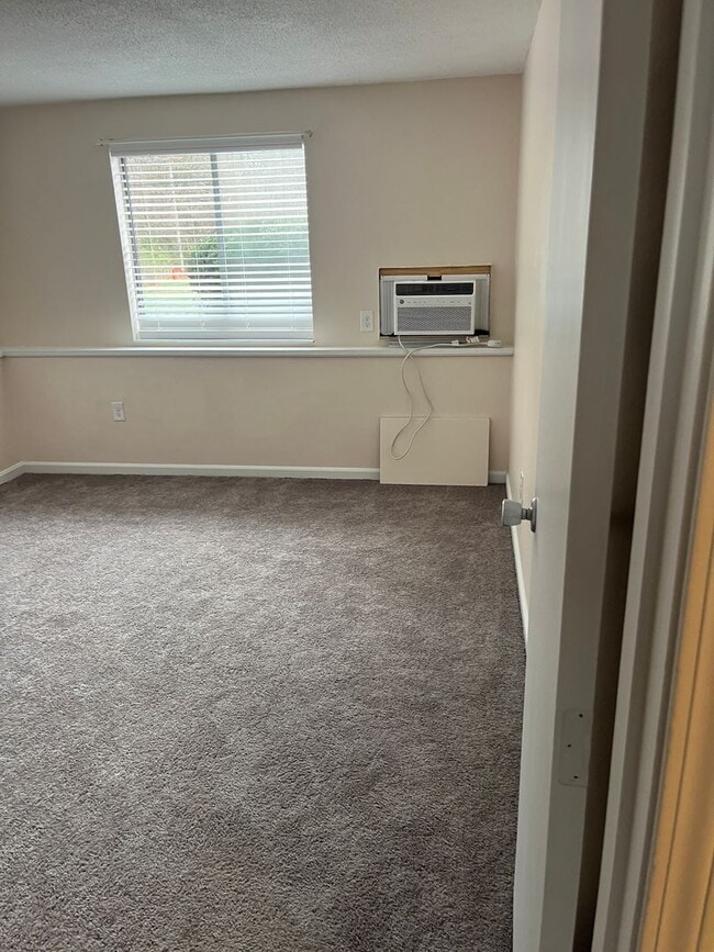 Photo - Bright & Sunny 2 Ba / 1 Ba Condominium