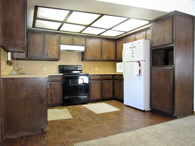 Photo - 111 E Marshall Dr