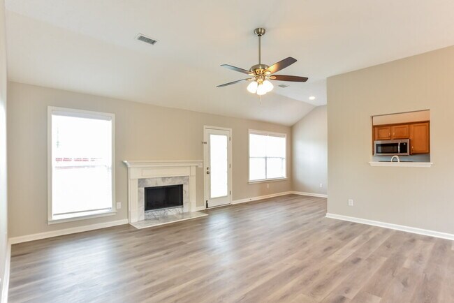 Photo - 416 Lake Forest Dr