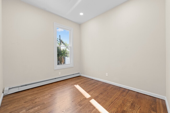 Photo - 460 S 6th Ave Unidad First floor