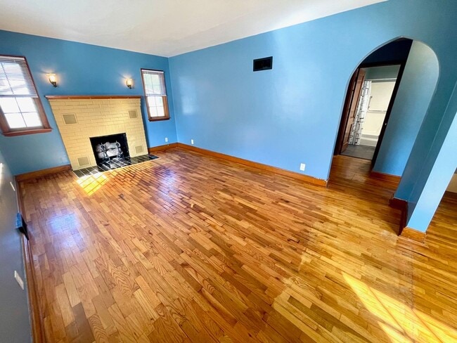 Building Photo - Very Unique 5 Bedroom Home on Large Lot