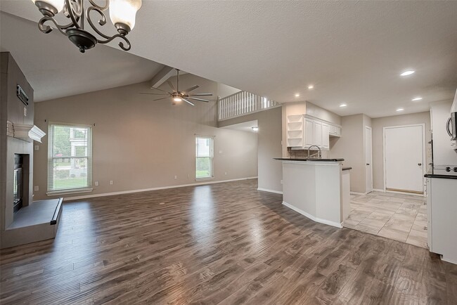 Building Photo - 131 Cove Cir