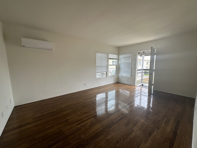 Photo - 4107 Wade St