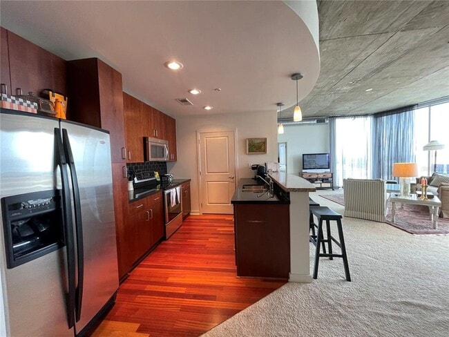 Photo - 155 S Court Ave Unidad 2016