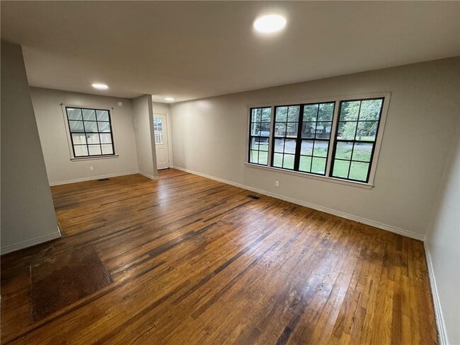 Photo - 2613 Old Military Rd