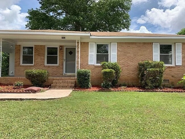 Photo - Cute & Cozy 3BR / 1.5BA • Hardwood Floors • Big Fenced Yard • Lawncare Included!