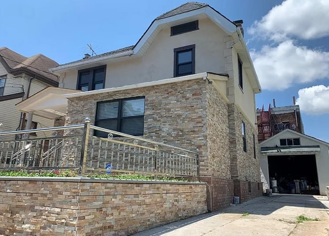 Building Photo - 70 Bodine St Rental