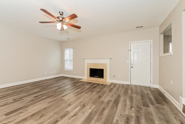 Photo - 257 Edison Dr