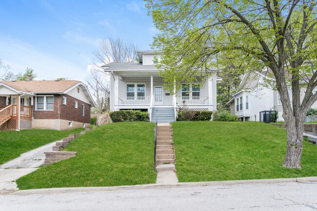 Building Photo - Fantastic 3bd/2ba home! Coming soon!