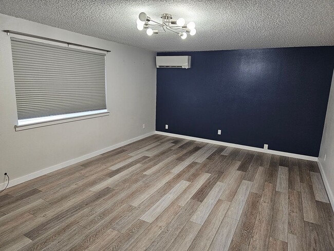 Photo - 211 Aquarius Way