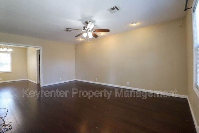 Photo - 736 N Gary Pl