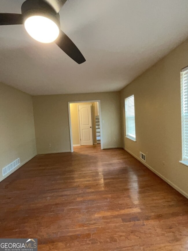 Photo - 5089 Victor Trail NW