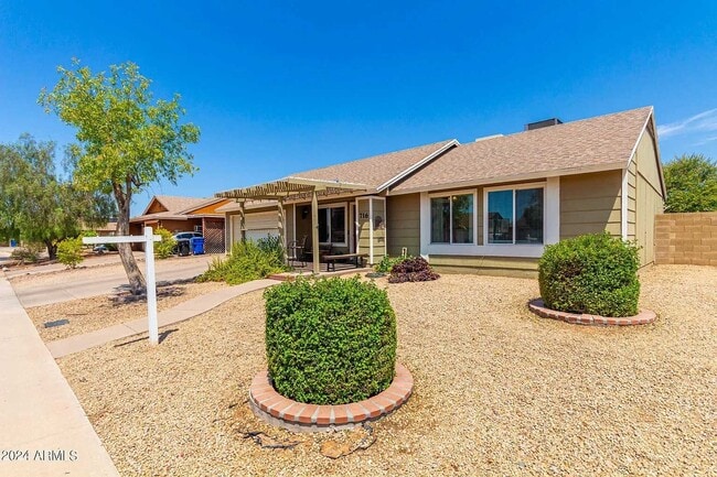 Photo - 716 E Hackamore St