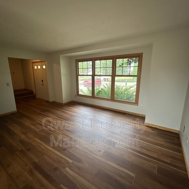 Photo - 6722 Avalon Dr SE