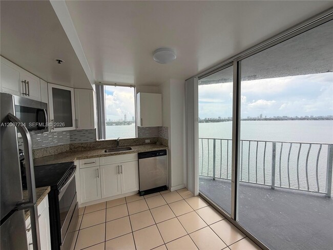 Building Photo - 7601 E Treasure Dr Unit 2220