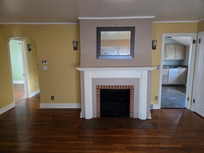 Photo - 306 Hazelwood Ave SE