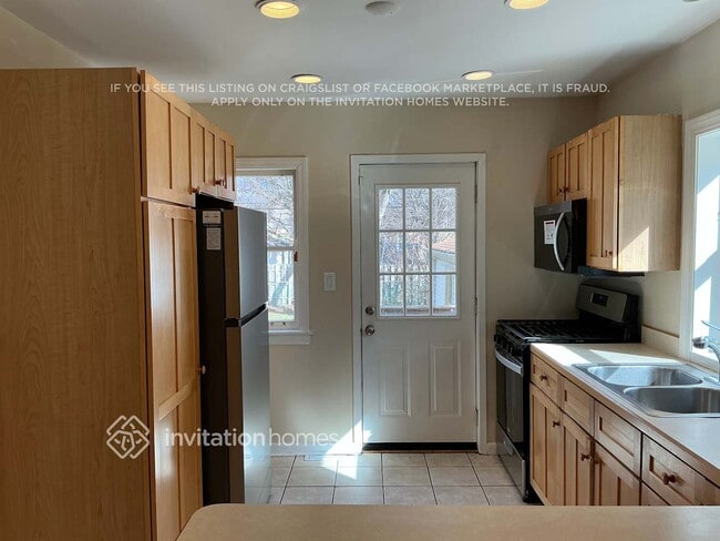 Photo - 1808 W 187th St