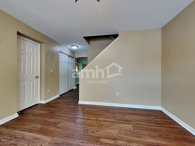 5557 Windsor Ct