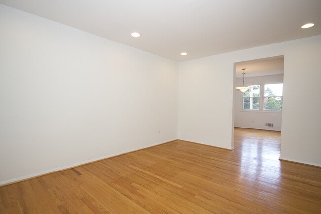 Photo - Welcome to this lovely 3bd 1.5bth home!