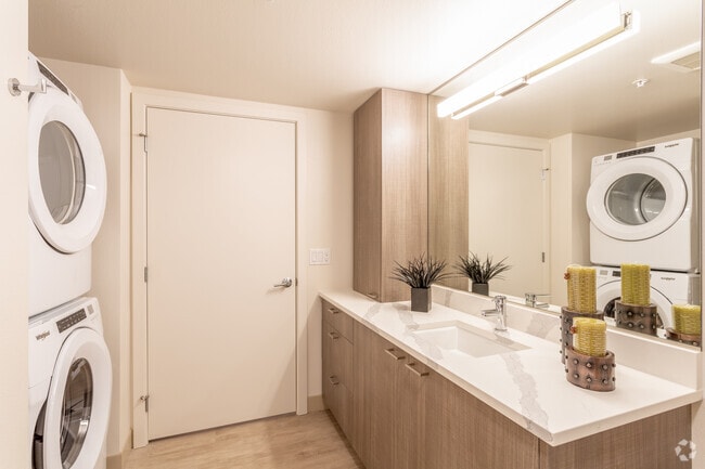 Urban 1BR, 1BA - 654 SF