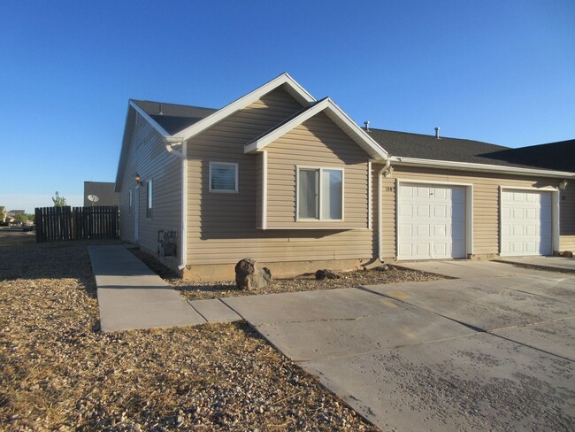 3 Bedroom 2 Bath Twin Home in Cedar Willows - 3 Bedroom 2 Bath Twin Home in Cedar Willows