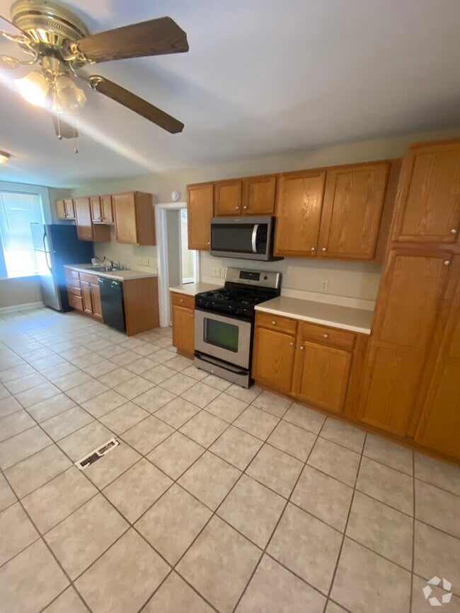 Building Photo - 1720 N Astor St Unit 1720 Rental