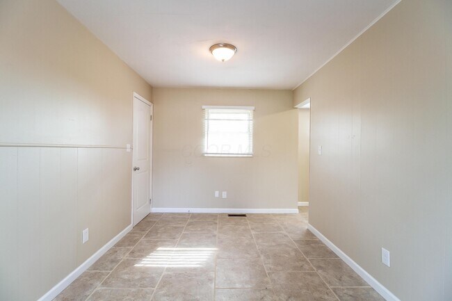 Photo - 1880 Queensrowe Pl