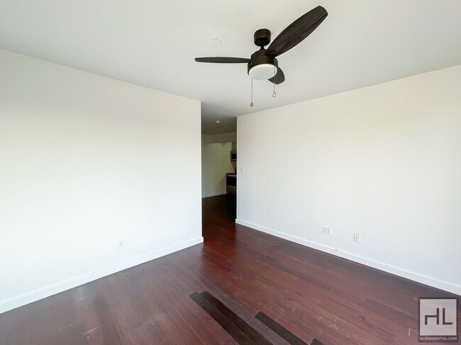 Photo - STANHOPE STREET / Spacious Bushwick 1-Bed ... Unidad 5B