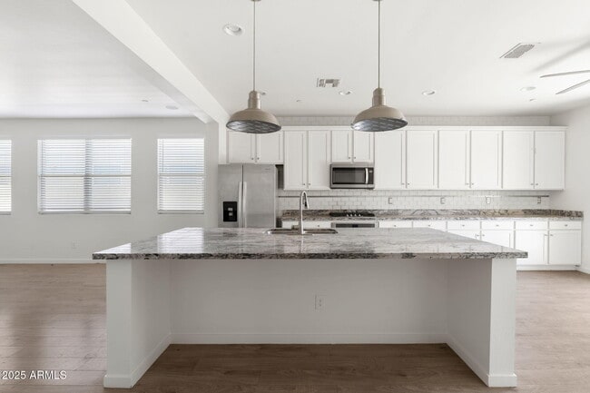 Building Photo - 21451 W Palm Ln