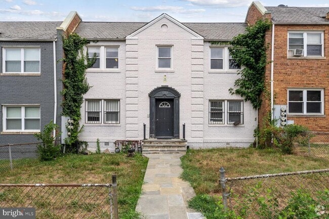 Building Photo - 1222 Meigs Pl NE Unit 4 Rental