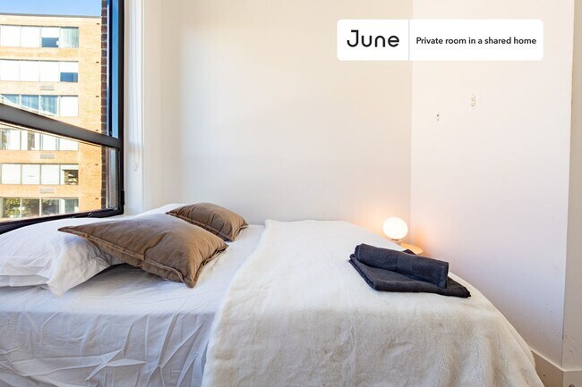 Room in Shared 4 bed/2 bath home in Dupont Circle
