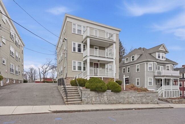 Building Photo - 15 Adelaide St Unit 4