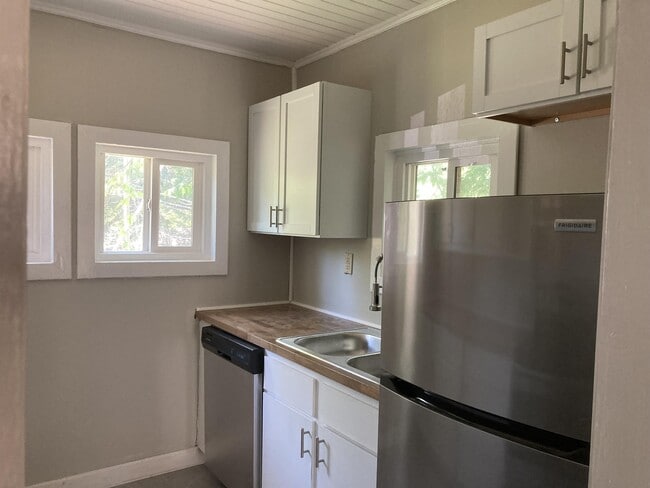 Photo - 829 Matheson Rd