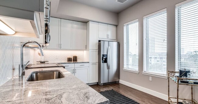 Building Photo - Bright & Modern 1/1 in Houston’s Cultural ... Unit BEMR Rental