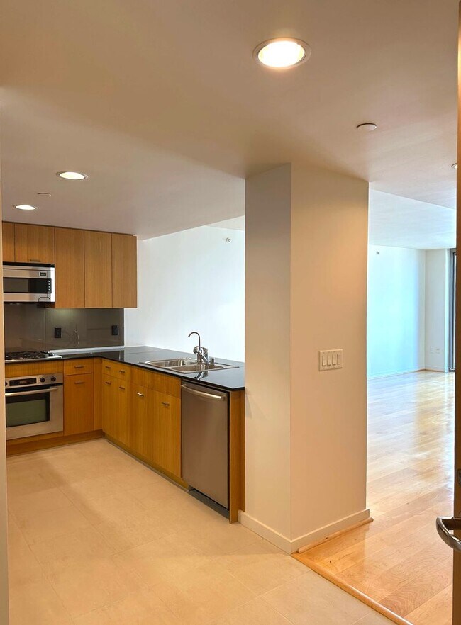 Luxury Living at The Metropolitan 1BR/1BA Condo Unit 1201S Condo