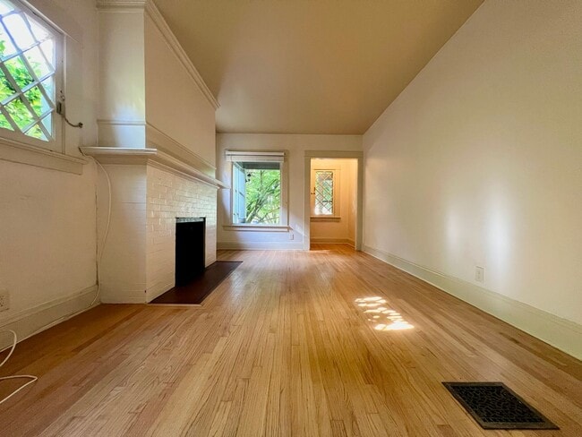 Photo - Stunning Vintage 2 Bed 1 Bath in NW 23rd! Unidad 2222