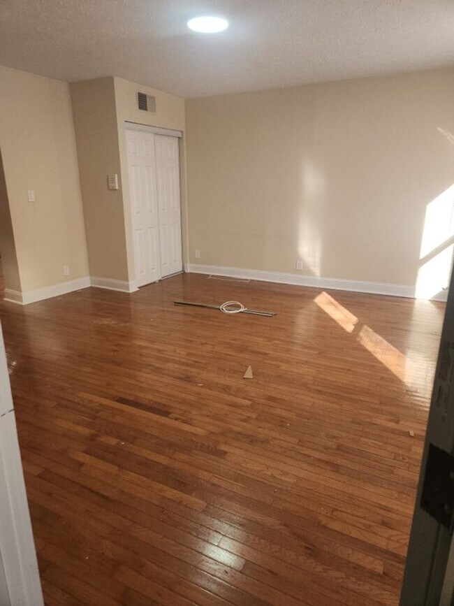 Building Photo - 1601 Broadway Unit 1