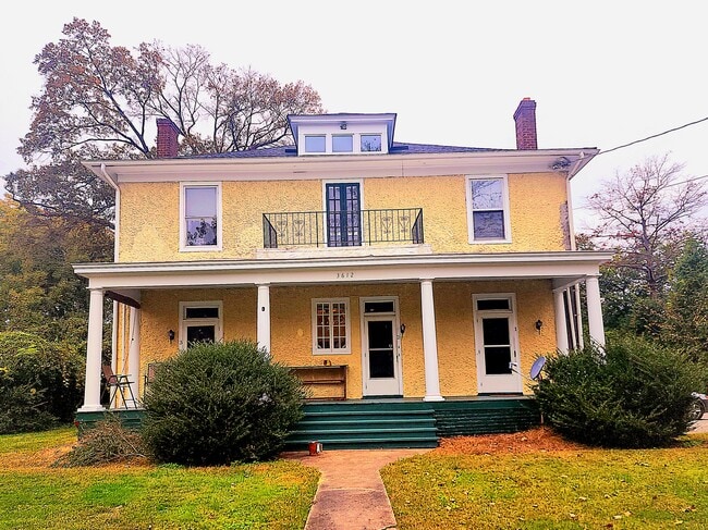 Front of Triplex - 3612 Hawthorne Ave Unit 1