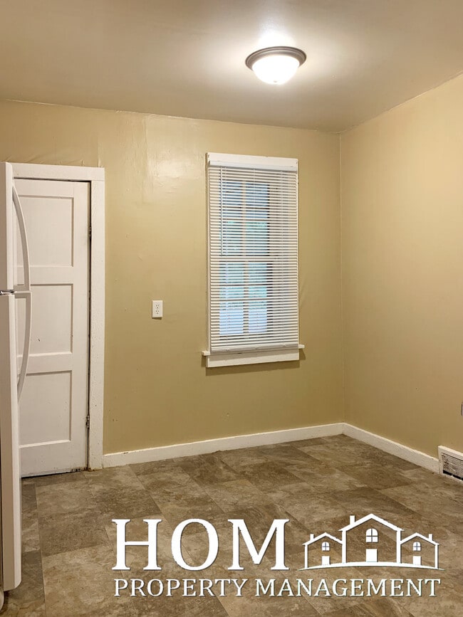 Photo - 313 N 6th St