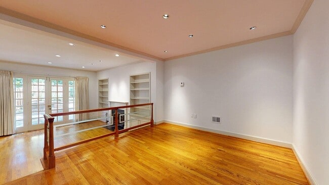 Photo - 4431 MacArthur Blvd NW